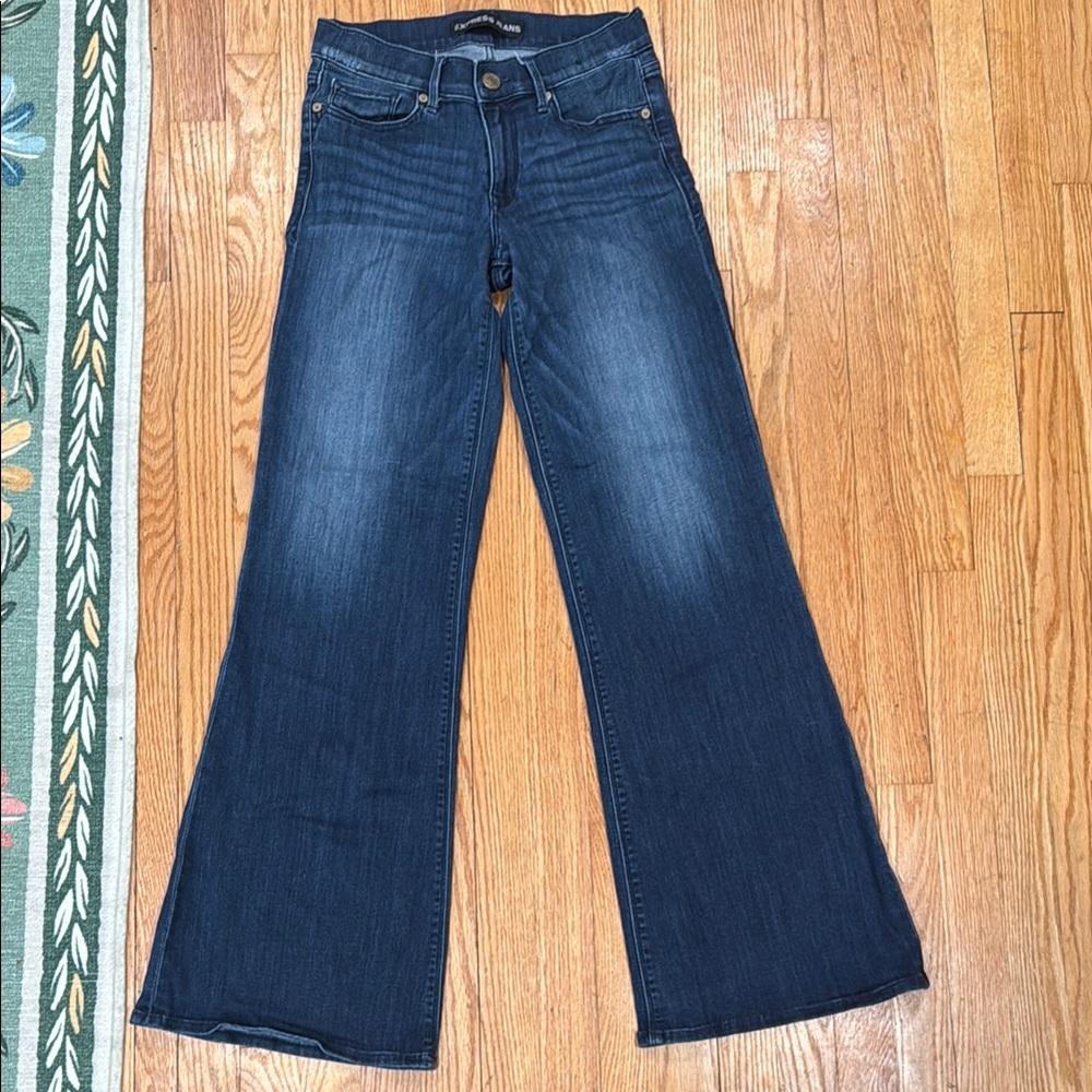 Express Wide Leg Flare Mid-rise Size 4R